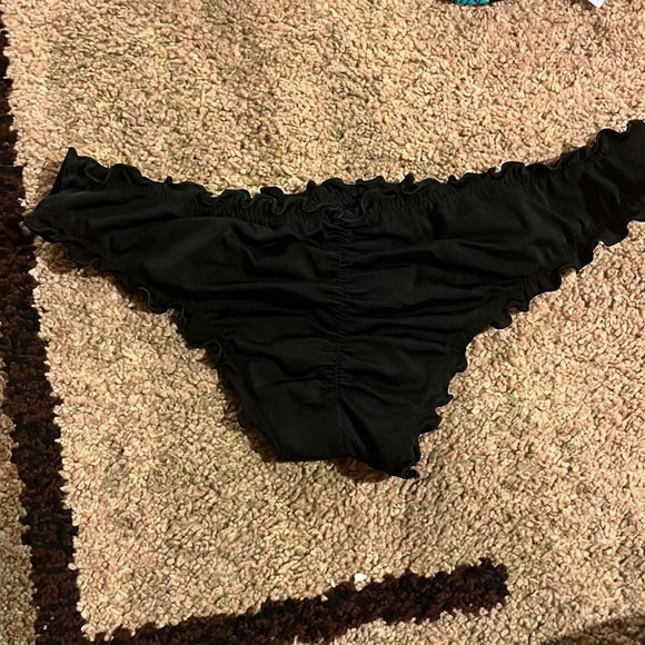 Shade and shore - Picture 3 of 3